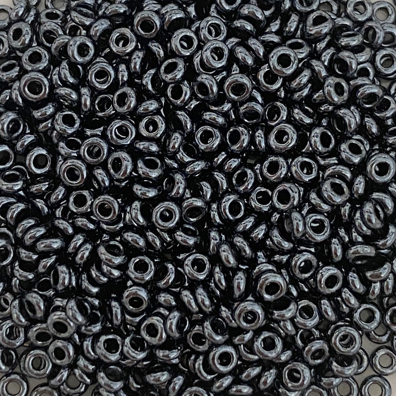 Toho Demi Round 11/0 - 2,2 mm Metallic Hematite