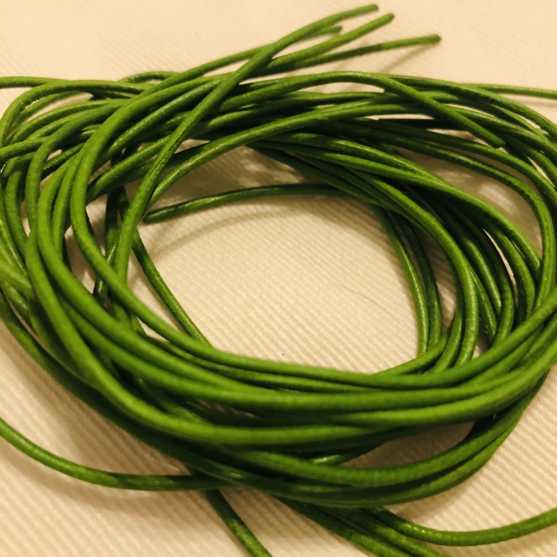 1m Lederband 1,2mm apfelgrün