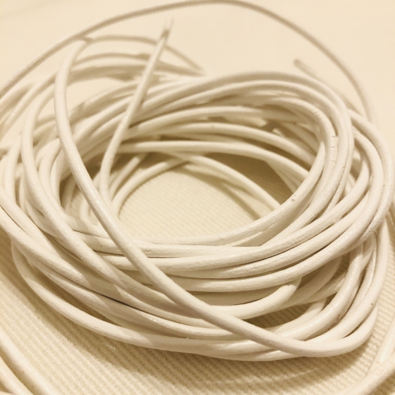 1m Lederband 2mm weiß