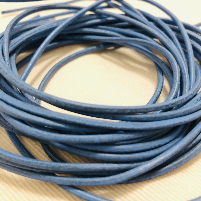 1m Lederband 2mm hellblau