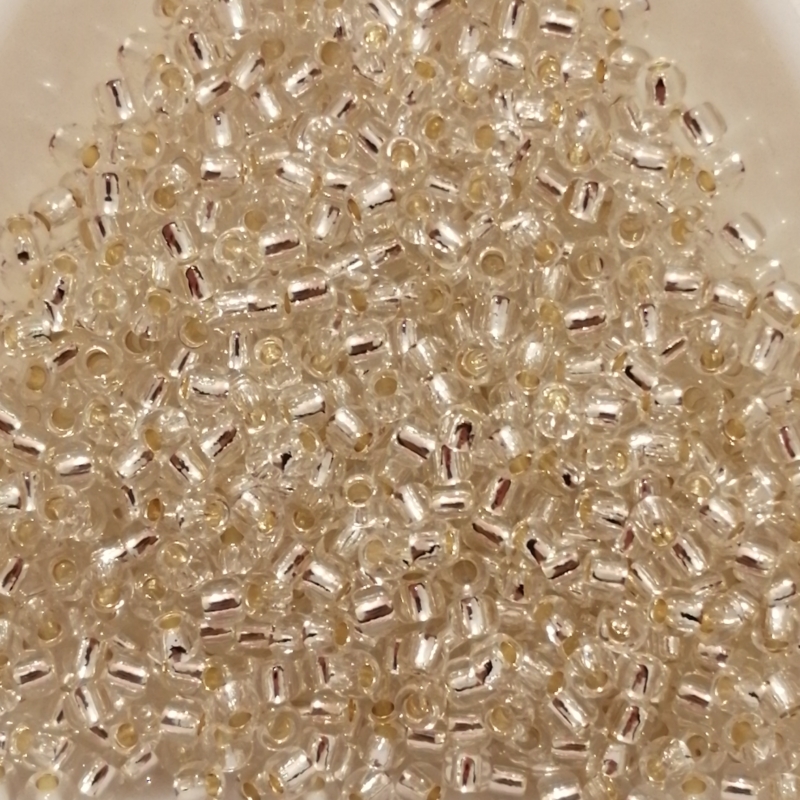 Toho 11/0 - 2,2 mm Silver-Lined Crystal
