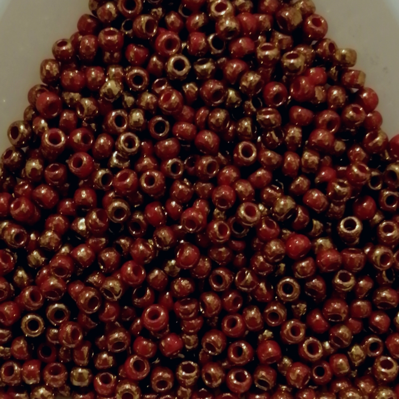 Toho 11/0 - 2,2 mm Gilded Marble Red