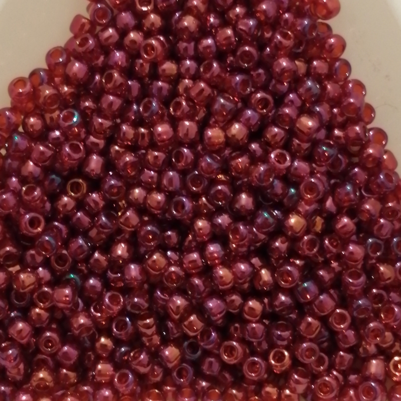 Toho 11/0 - 2,2 mm Gold-Lustered Raspberry