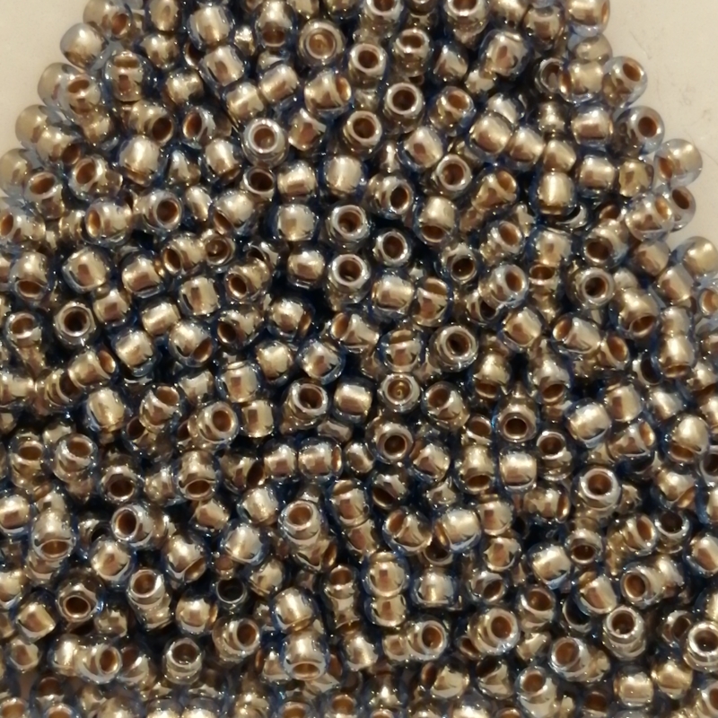Toho 11/0 - 2,2 mm Gold-Lined Light Montana Blue