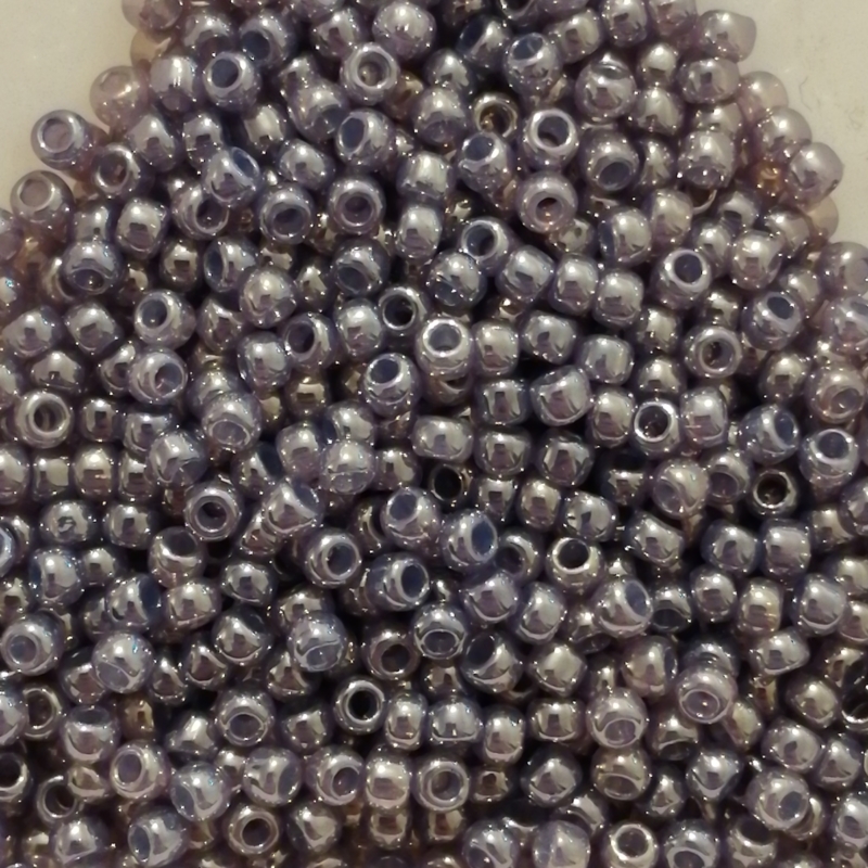 Toho 11/0 - 2,2 mm Gold-Lustered Pale Wisteria