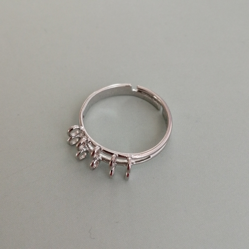 Verstellbarer Ring mit 10 Anhängerösen / Platinfb.